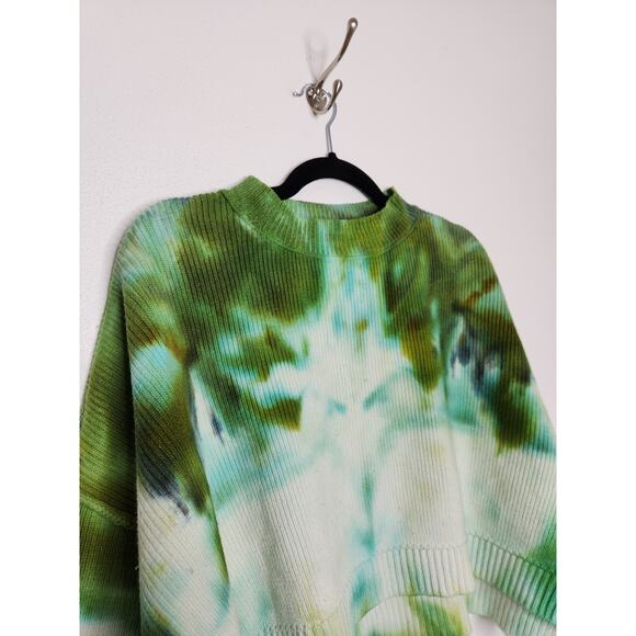 Green Tie-Dye Women's Sweater - Picture 5 of 7
